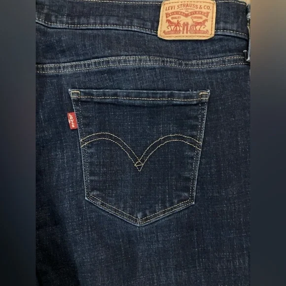 Levi’s Women’s Classic Bootcut Darkwash Jeans 20W 30 in inseam - Picture 1 of 4
